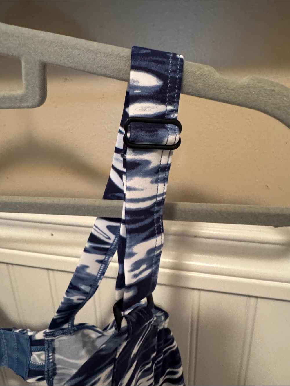 smart & sexy Navy and White Abstract Underwire Bikini Top - Picture 5 of 6